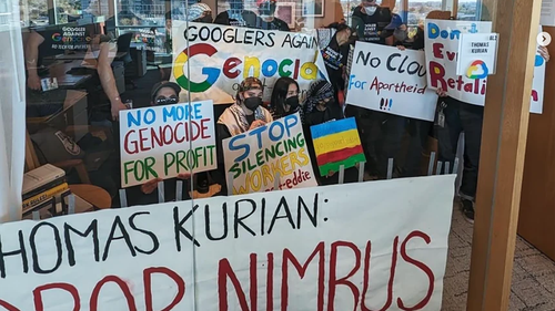 Сотрудники Google протестуют в офисе компании в Саннивейле, штат Калифорния, апрель 2024 г.